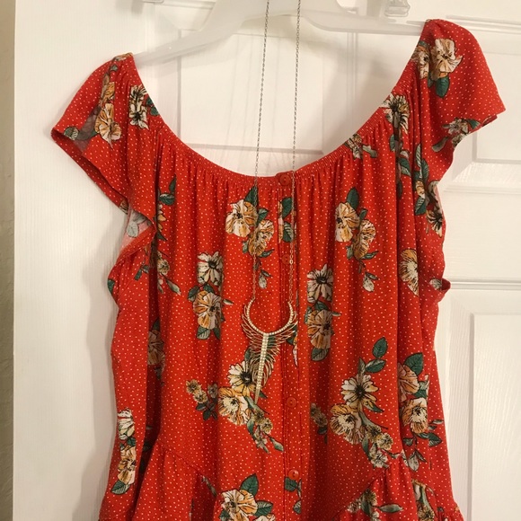 Crop top. - Picture 2 of 3